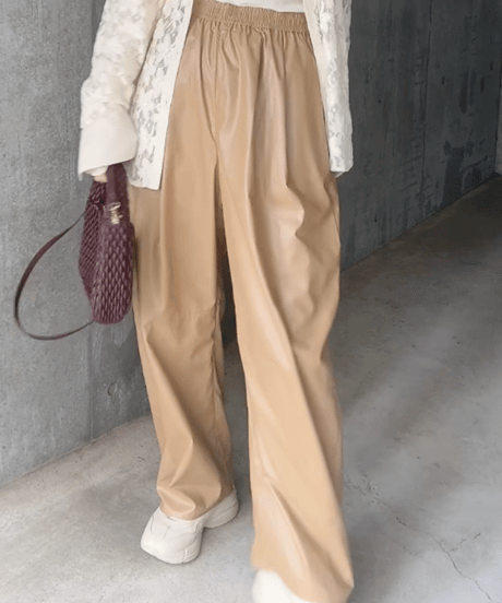 レザーライクカーブパンツ