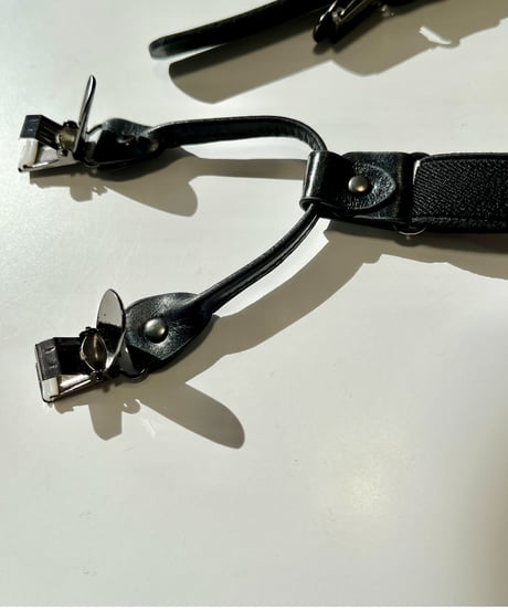レザーサスペンダー