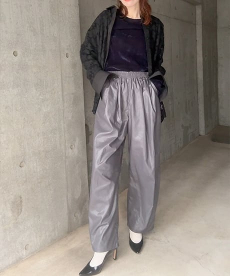 レザーライクカーブパンツ