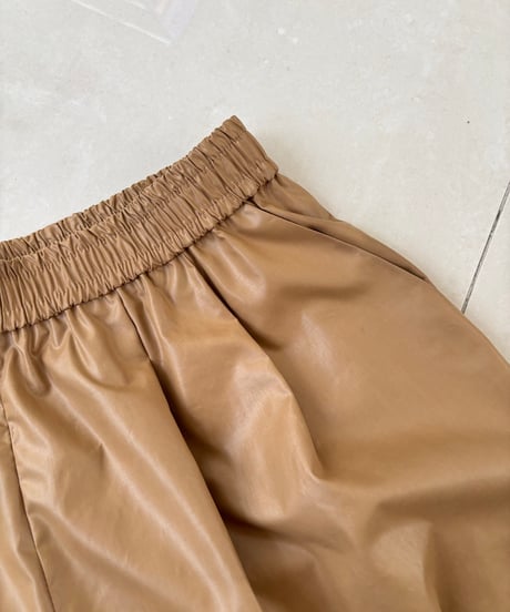 レザーライクカーブパンツ