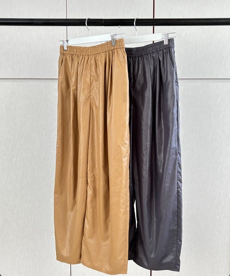 レザーライクカーブパンツ