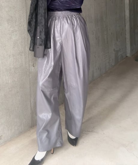 レザーライクカーブパンツ