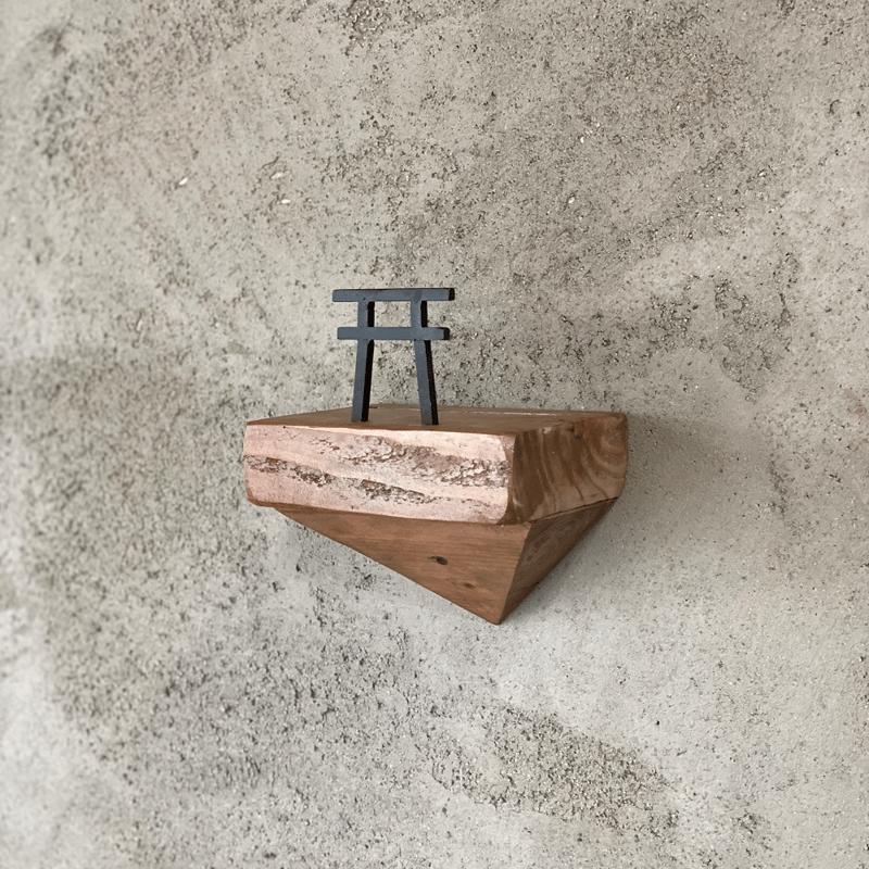 神棚 KD-T お札立て 無垢材 鳥居 シンプル | 51WORKS 神棚 KD-T お札立て 無垢材 鳥居 シンプル | 51WORKS