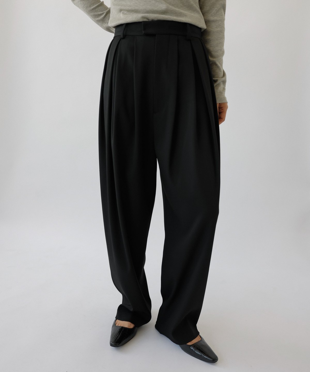 Tuck Tapered Pants | Na.e
