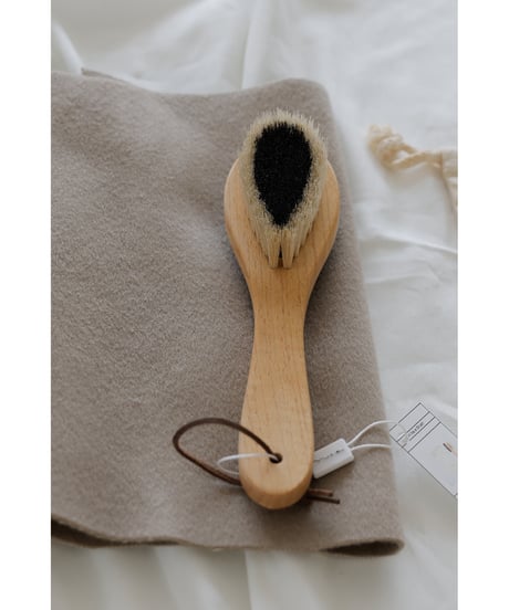 Na.e Brush