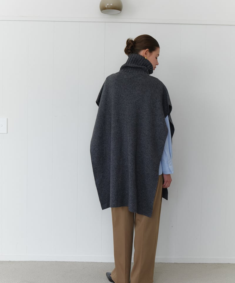 お値下げ！【完売商品】WOOL BLEND PONCHO コート 　BLACK ssstein / シュタイン】PADDED PONCHO - BLACK | 公式通販サイト