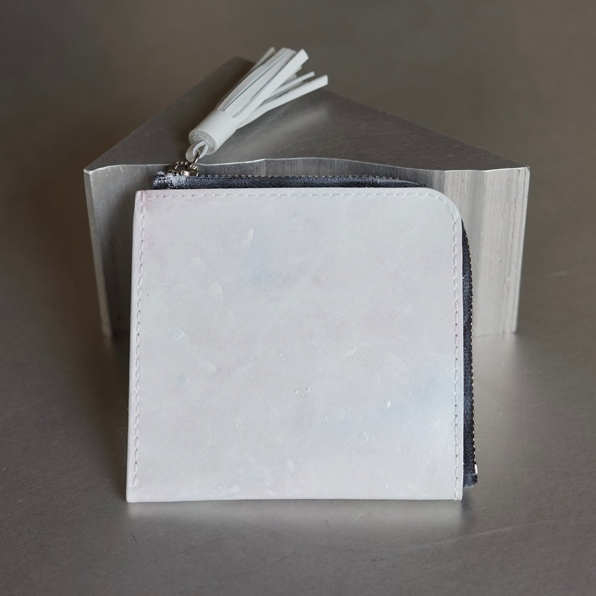 [オリジナル] J2 Zip wallet 財布　グレー L zip wallet / Dust White/ 02 | yojiomi shoes&