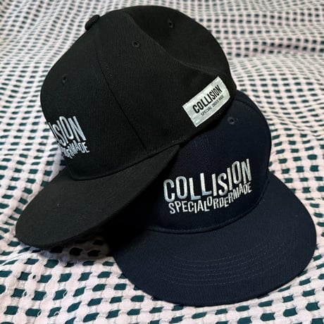 COLLISIONフラットバイザー スナップバックの刺繍帽子2025