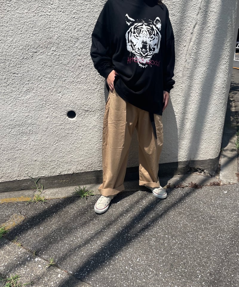 新品】Adoエーディオーを見せつけろ！ロックなロンT(小・M相当) 瀬戸店