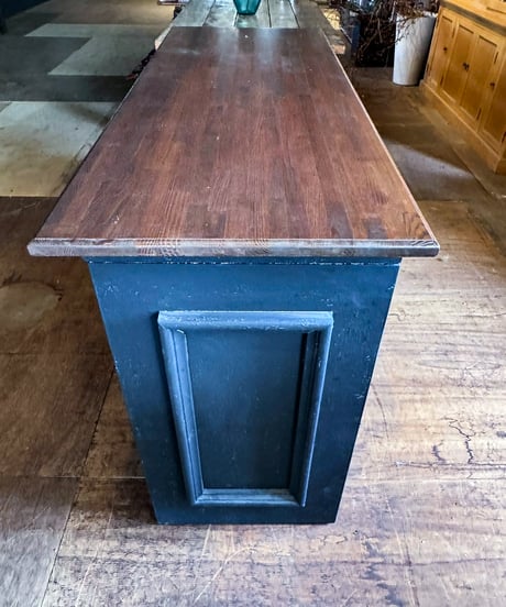 Counter table