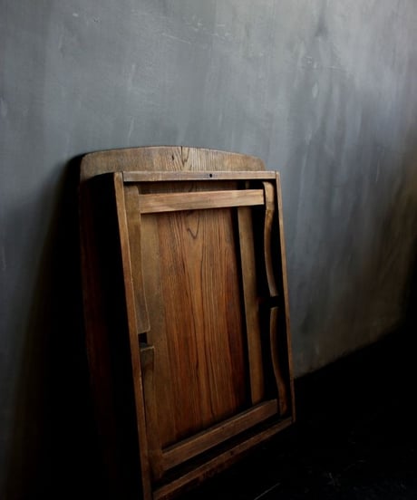Folding low table