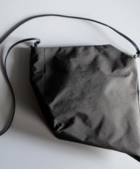 odd　アシンメトリーポーチナイロン　charcoal gray