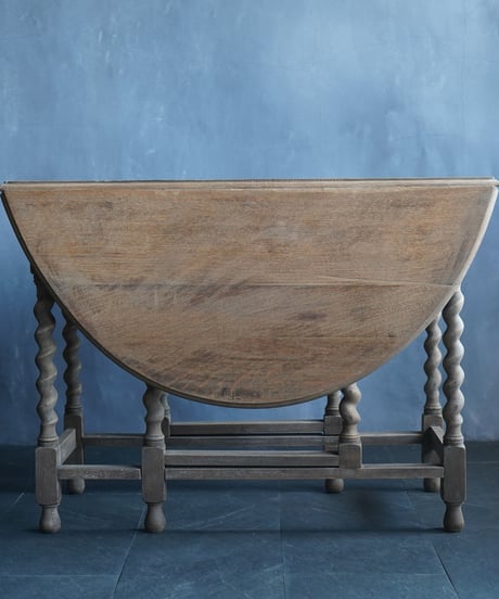 Oval table
