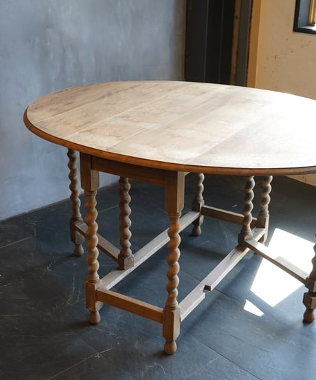 Oval table