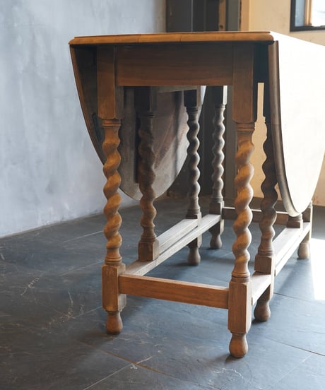 Oval table