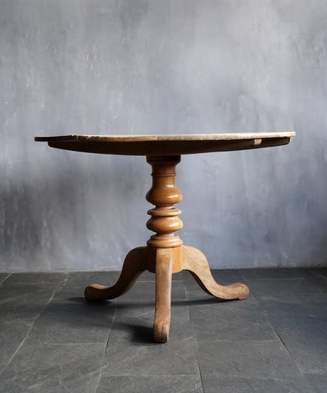 Round table