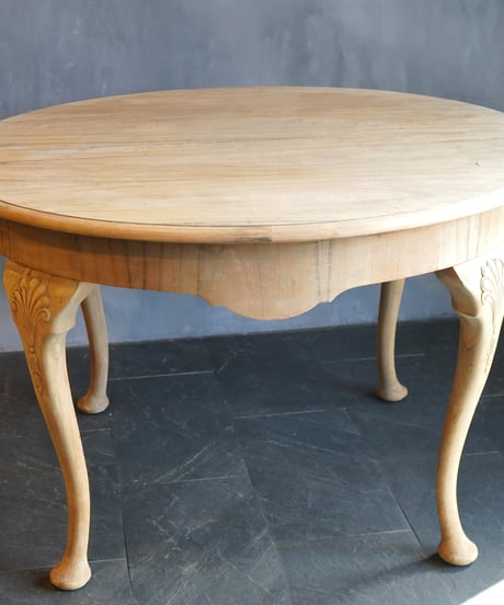 Round table