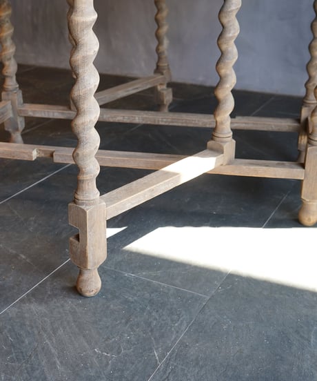 Oval table