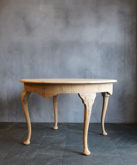 Round table