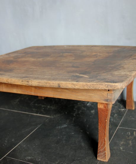Folding low table