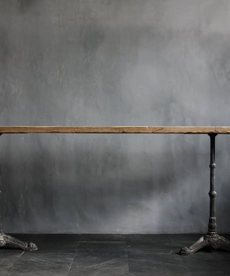 BLA:NC Casting leg table