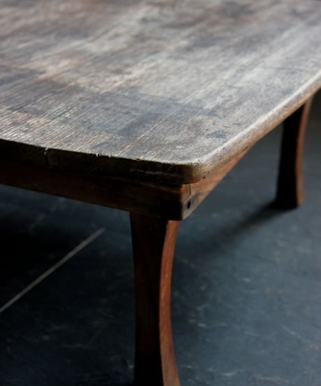 Folding low table