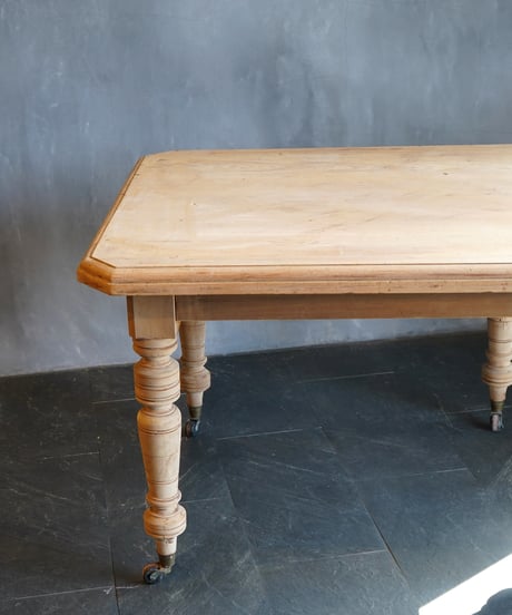 Square table