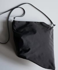 odd　アシンメトリーポーチナイロン　black