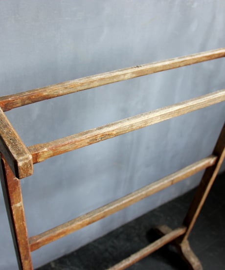 Towel rack
