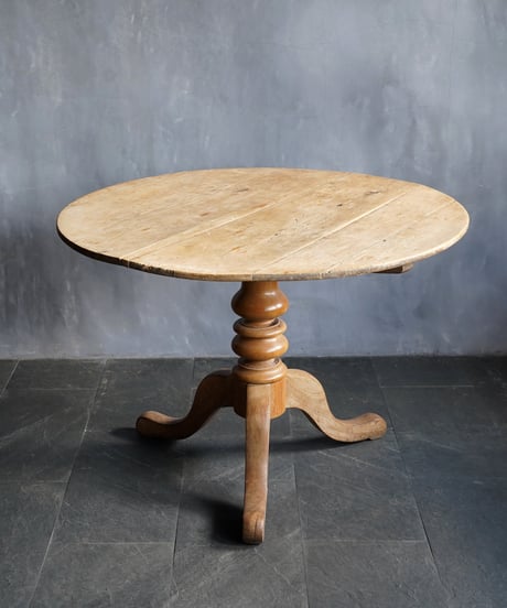 Round table