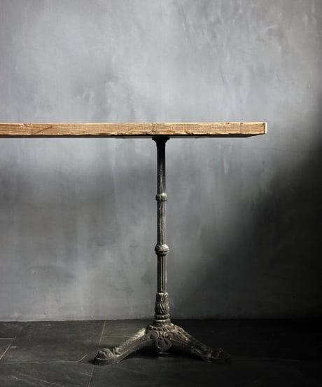 BLA:NC Casting leg table