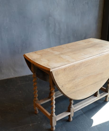 Oval table