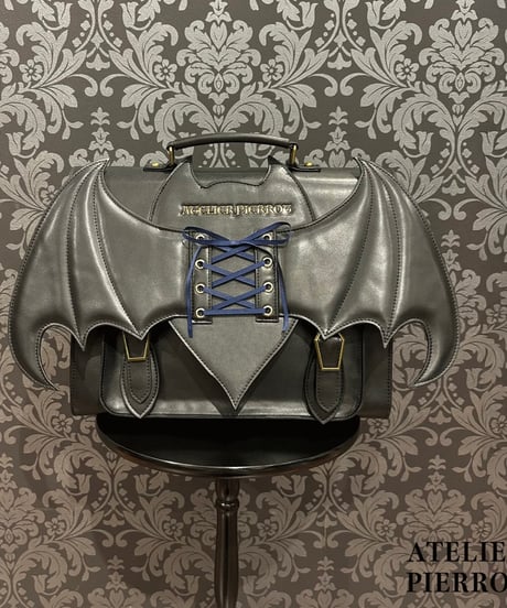 ATELIER-PIERROT／“Nocturnal Grave” Batwing Satchel （ネイビー）
