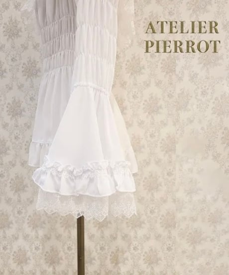 ATELIER-PIERROT／Shirring princess sleeve blouse （ホワイト）