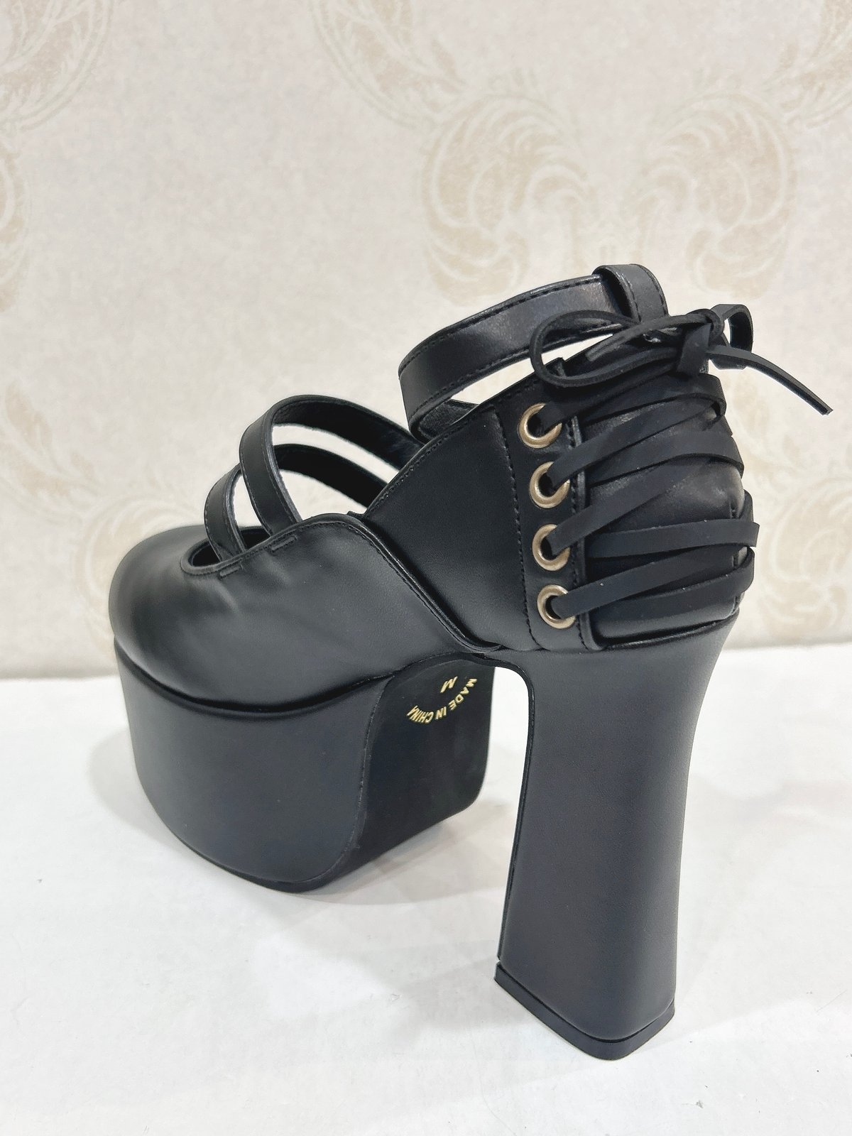 ATELIER-PIERROT／ANTIQUE GOLD FRAME PUMPS | chou