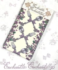 Enchantlic EnchantilIy／すみれの花園オーバーニー ソックス（生成）