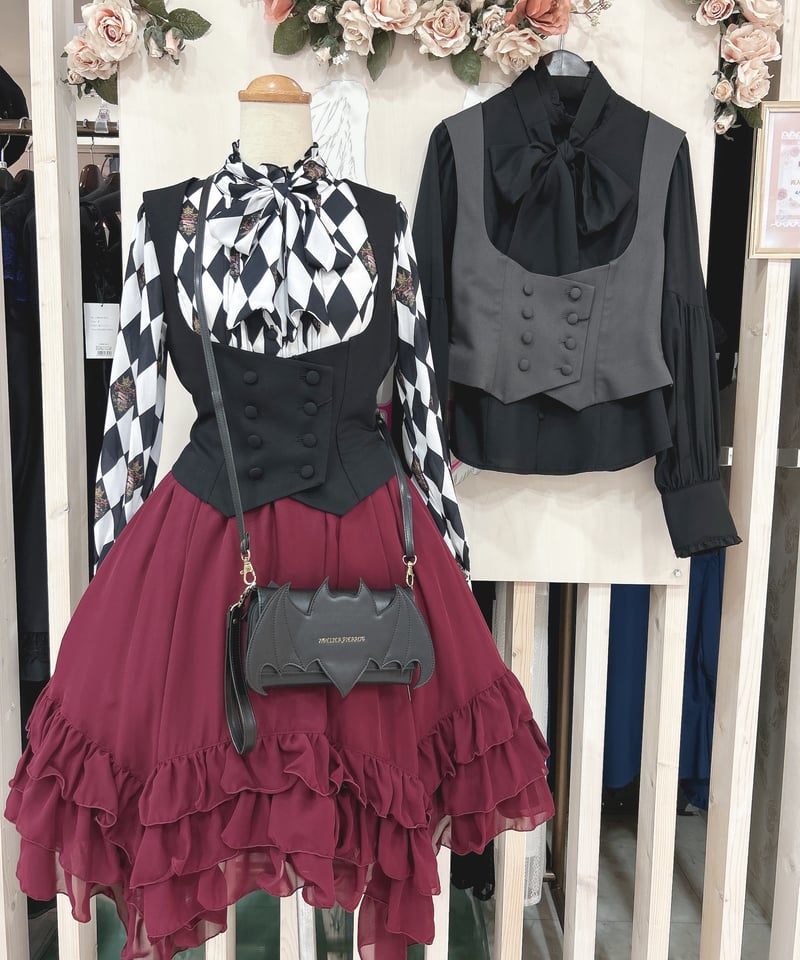 ATELIER-PIERROT／ “Nocturnal Grave” Batwing Wall