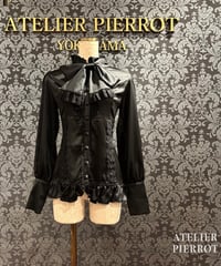 ATELIER-PIERROT／Classical Duchess Ribbon Blouse（ブラック）