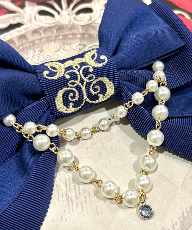 Enchantlic Enchantilly／ロゴ刺繍パールリボンブローチ（青