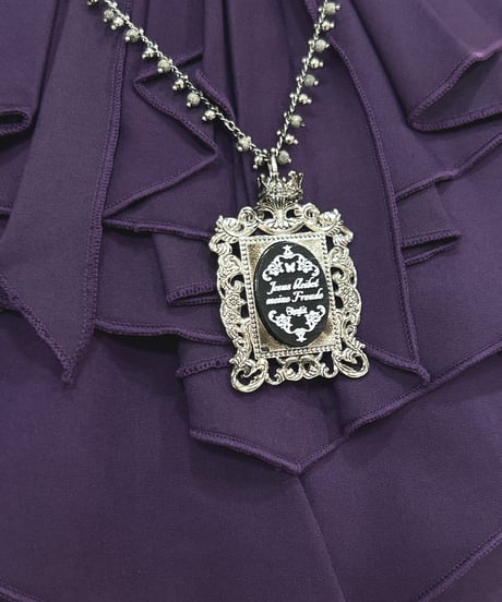 Sheglit／"Sacred"エンブレムショートネックレス