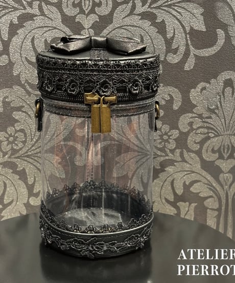 ATELIER-PIERROT／ “Throne” Doll Pouch（ブラック）
