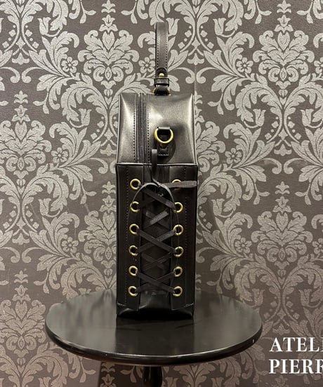 ATELIER-PIERROT／ Iron Gate Coffin Bag（ブラック×ゴールド）