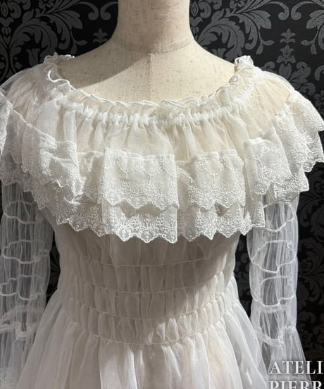 ATELIER-PIERROT／Sheer Off-Shoulder Shirring Blouse（ホワイト）