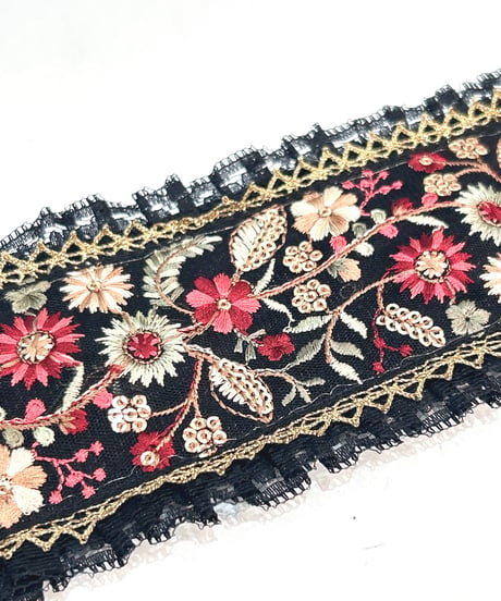 Triple* fortune ／刺繍ヘッドドレス（赤小花）