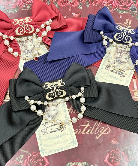 Enchantlic Enchantilly／ロゴ刺繍パールリボンブローチ（黒）