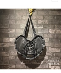ATELIER-PIERROT／Lace up Ribbon Heart Bag （ブラック）