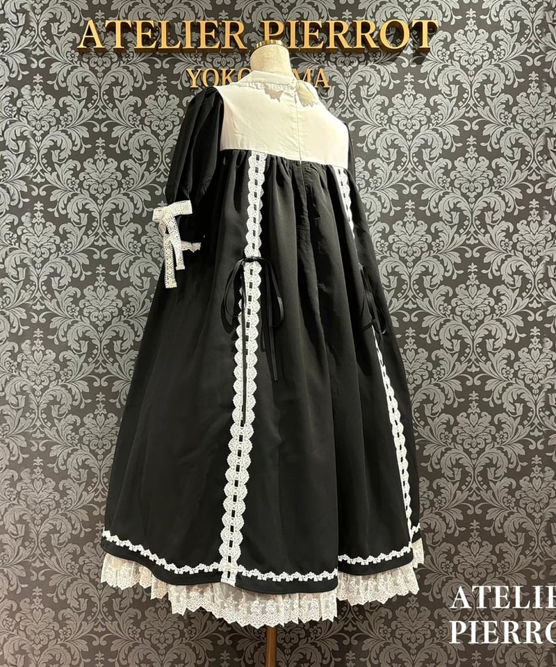 アトリエピエロのHaunted Doll Dress 黒×黒 ⭐New Arrival⭐Haunted Doll Dress A charming dress created