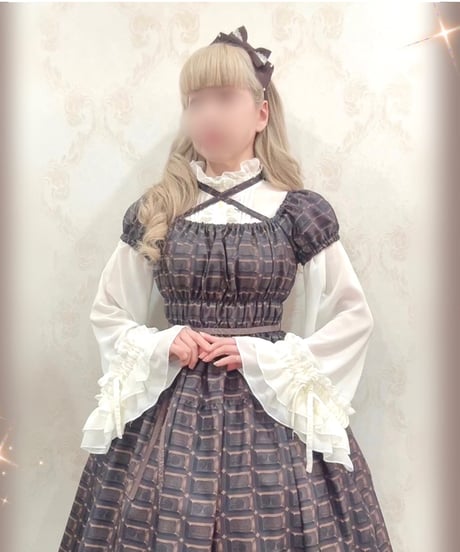 Enchantlic Enchantilly／シャンテリーフリルブラウス（生成り）