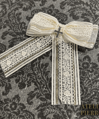 ATELIER-PIERROT／Ribbon Cross Charm Clips（White×goldライン）2個1セット