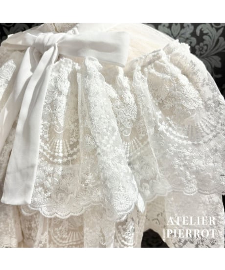 ATELIER-PIERROT／Chantilly Lace Capelet（ホワイト）